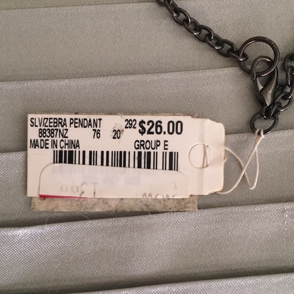 Heart shaped animal print pendant necklace - Picture 3 of 7